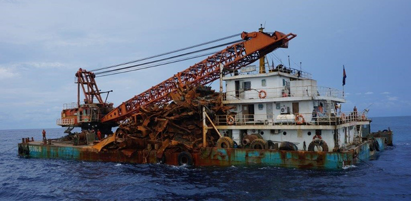 Thumbnail - Hai Wei Gong 889 over the HMNLS O-16 AOI with wreckage onboard in 2013 (courtesy of MAST)