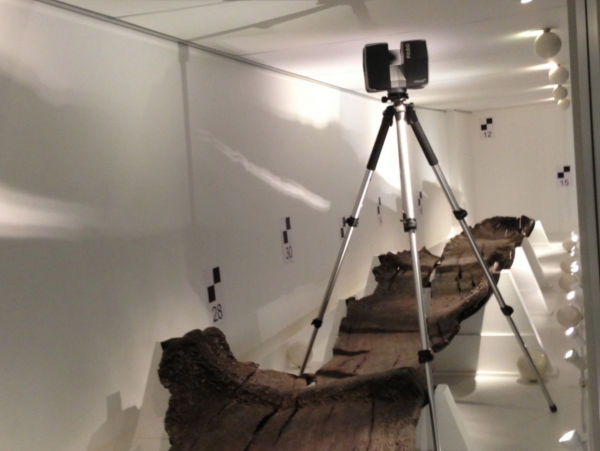 A photo of Using the Faro3D laser scanner manually